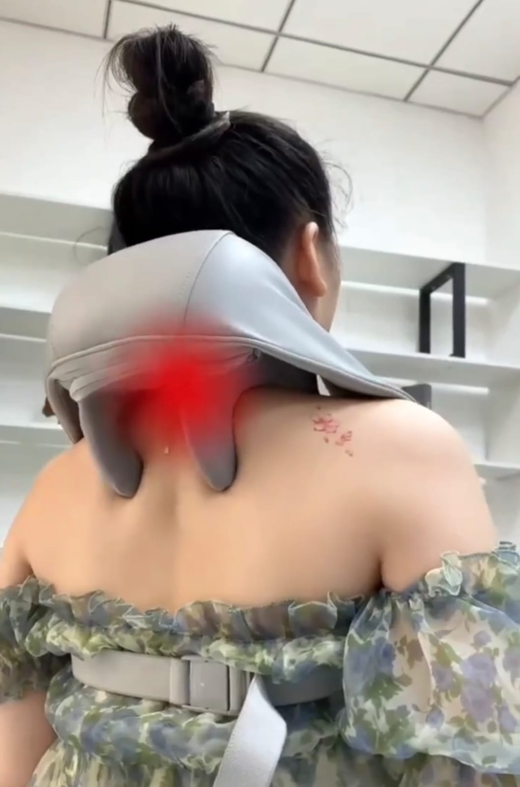 Wireless Neck & Back Massager – Heat & Deep Tissue Relief